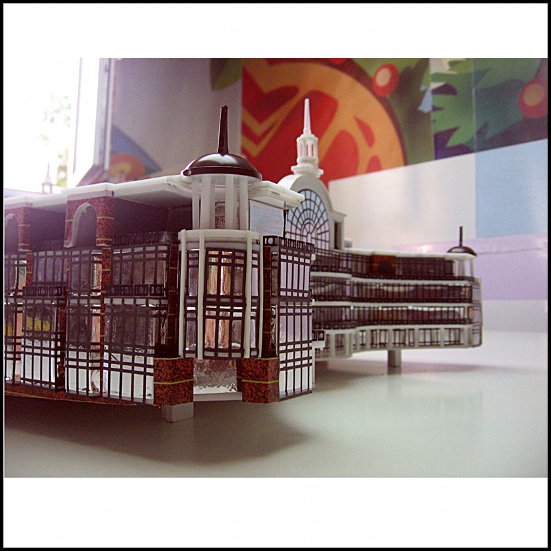 Макет здания торгово-развлекательного центра (масштабе 1:100)